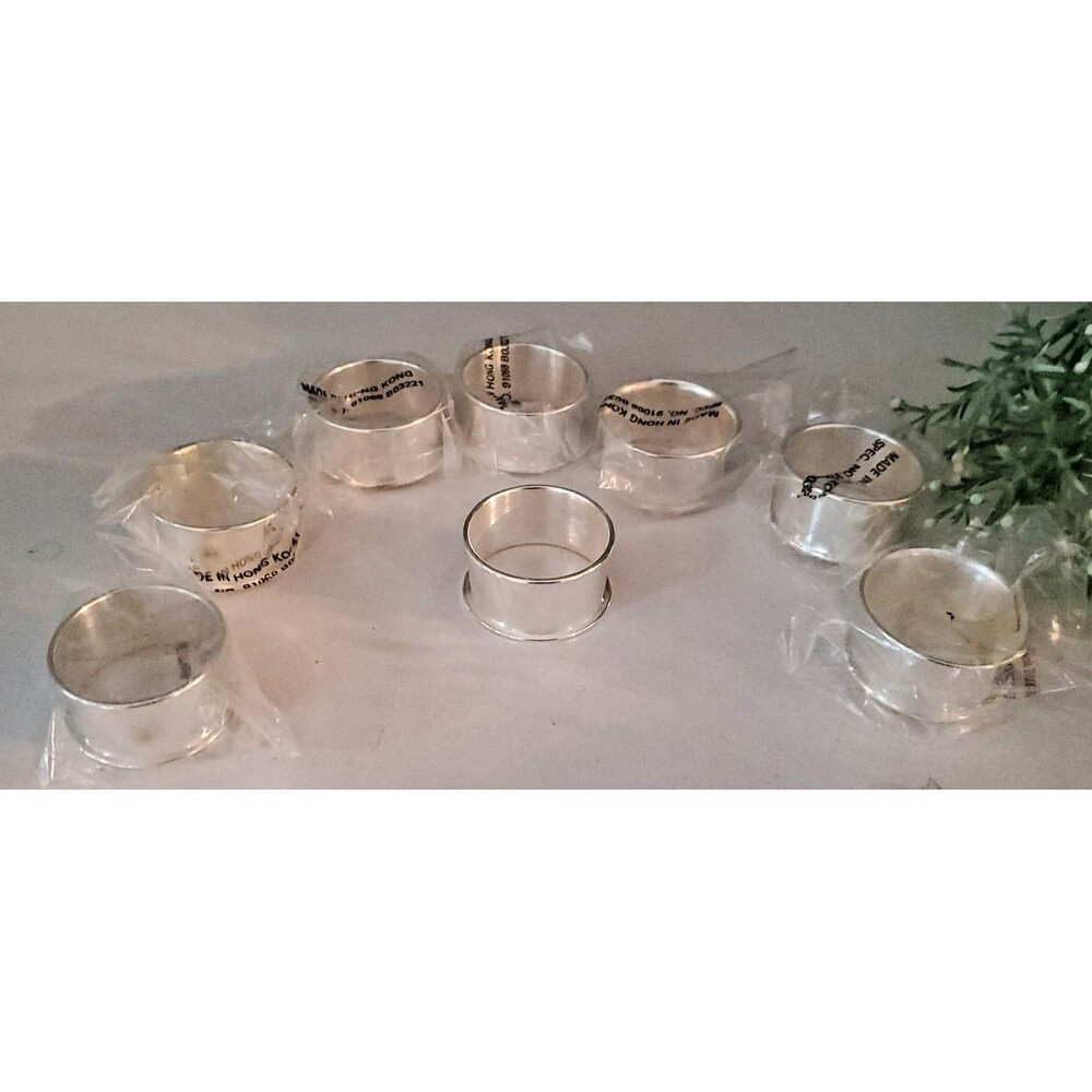Vintage Silver Plated Napkin Rings Set of 8 New in Package Shiny Tableware 91068